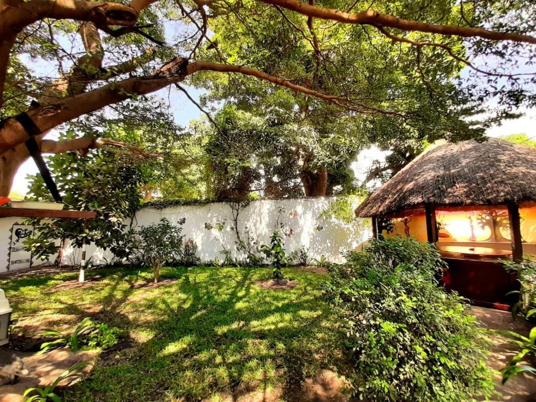 Casa Hotel Sinkiling Gambia Serrekunda Exteriör bild