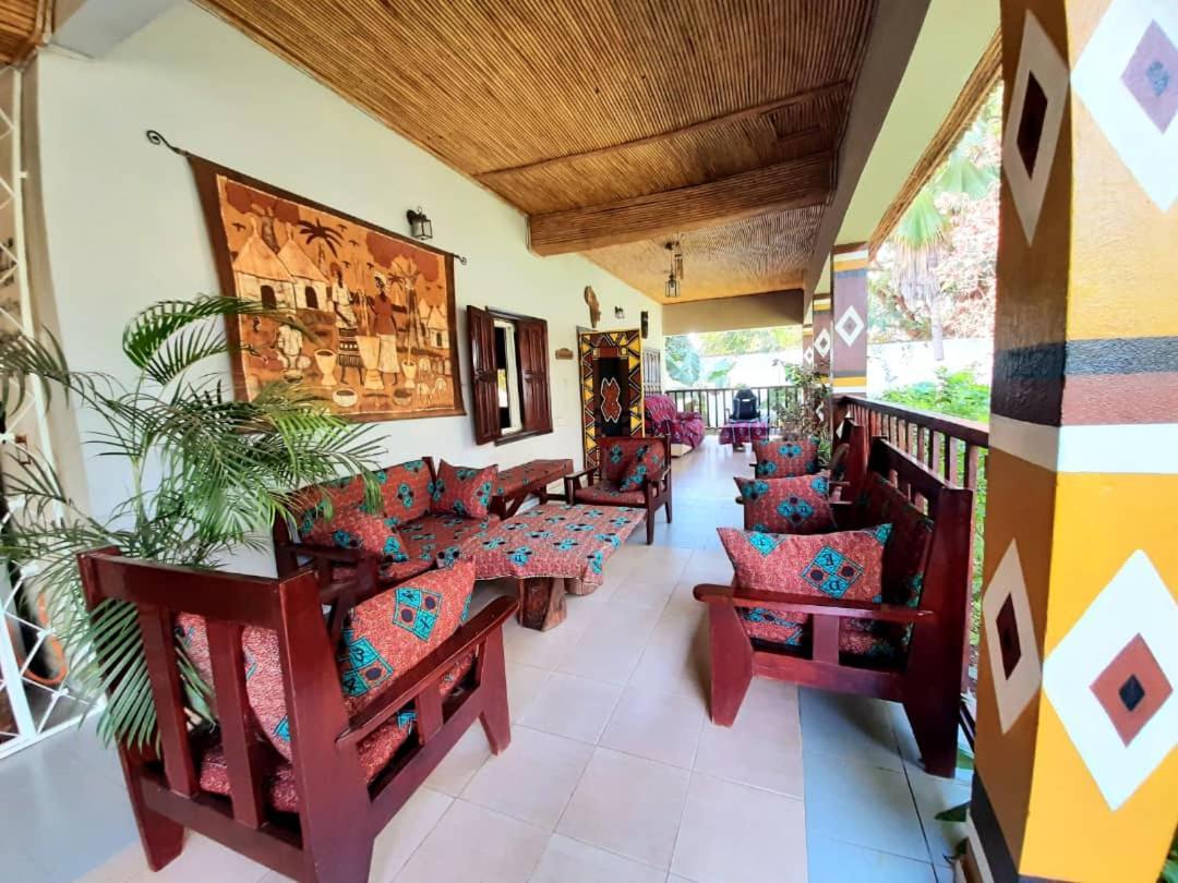 Casa Hotel Sinkiling Gambia Serrekunda Exteriör bild