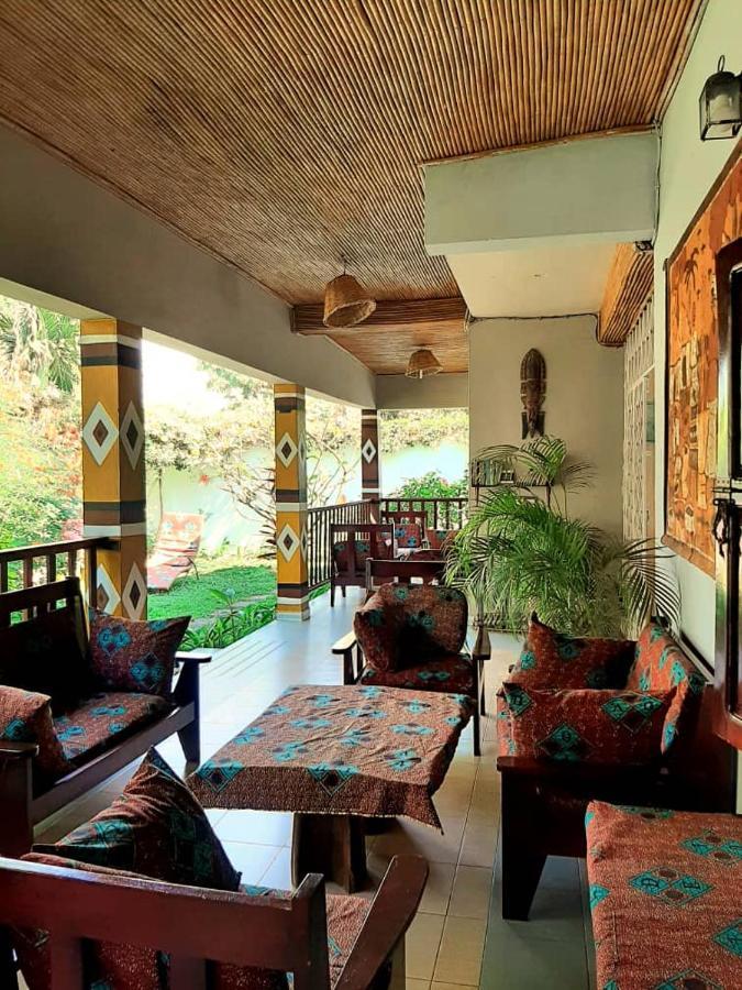 Casa Hotel Sinkiling Gambia Serrekunda Exteriör bild