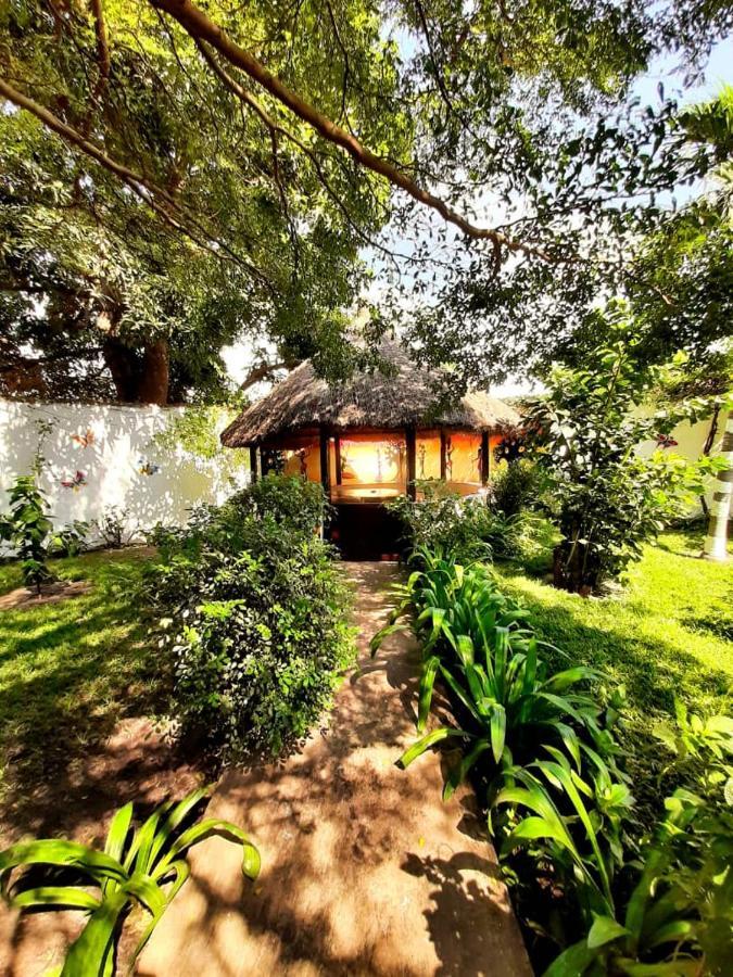 Casa Hotel Sinkiling Gambia Serrekunda Exteriör bild