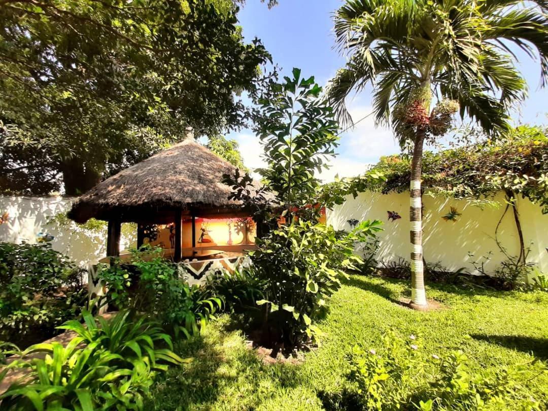 Casa Hotel Sinkiling Gambia Serrekunda Exteriör bild