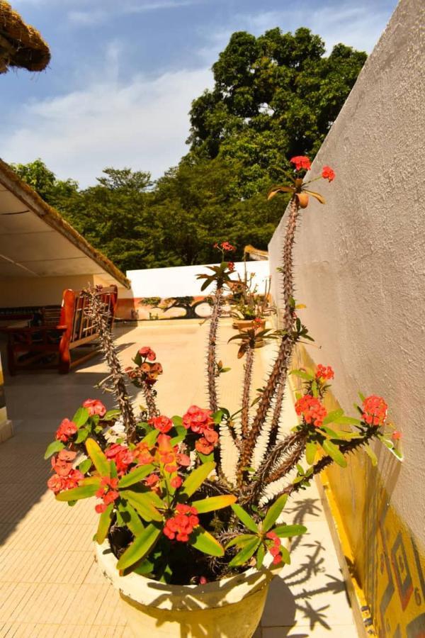 Casa Hotel Sinkiling Gambia Serrekunda Exteriör bild