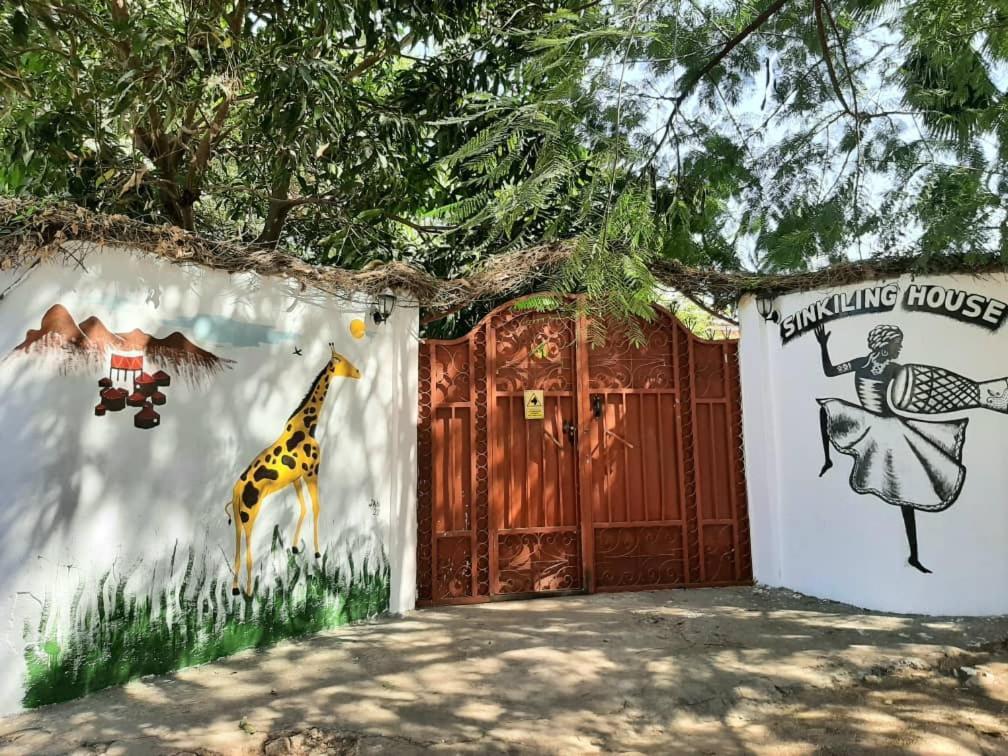 Casa Hotel Sinkiling Gambia Serrekunda Exteriör bild