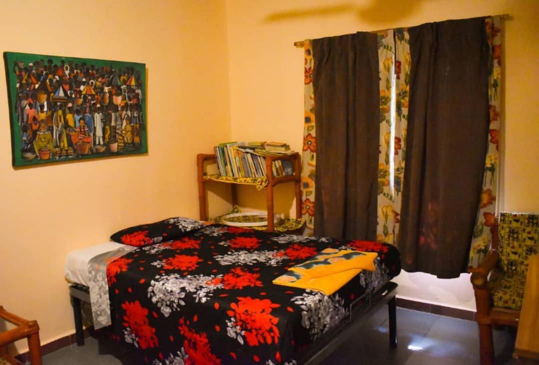 Casa Hotel Sinkiling Gambia Serrekunda Exteriör bild